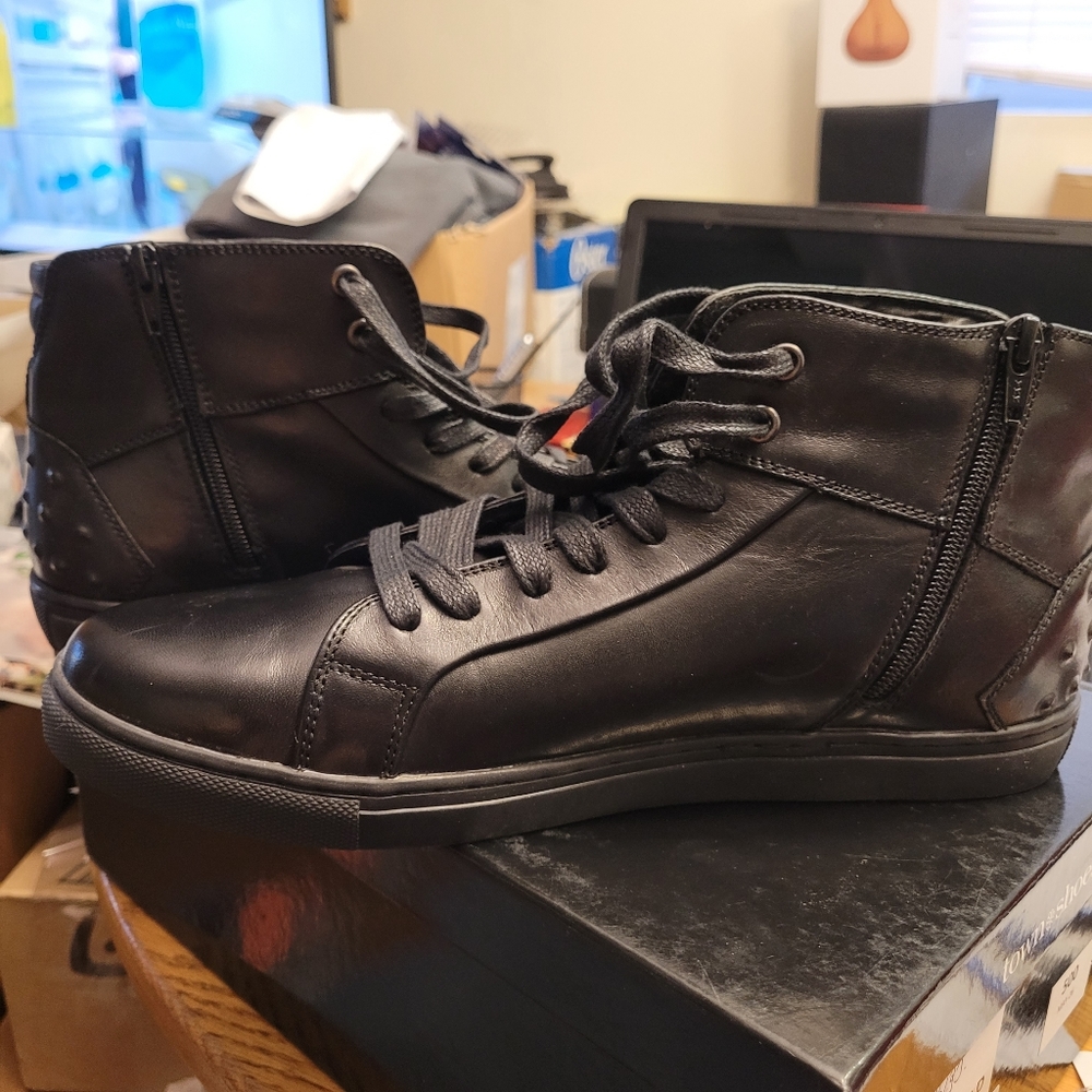 Man's shoes